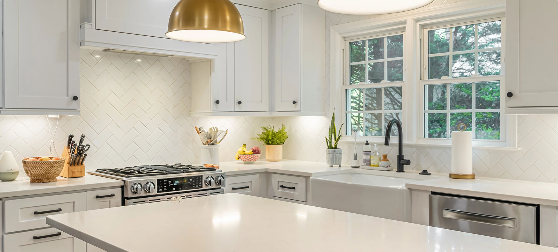 Kitchen bg desk